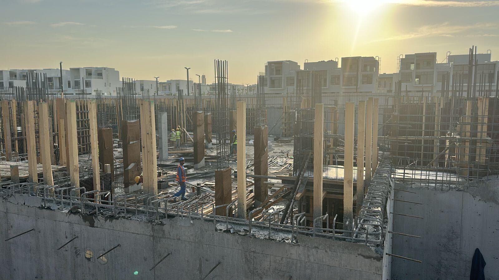 Nineteen Riviera Lagoon - Construction
