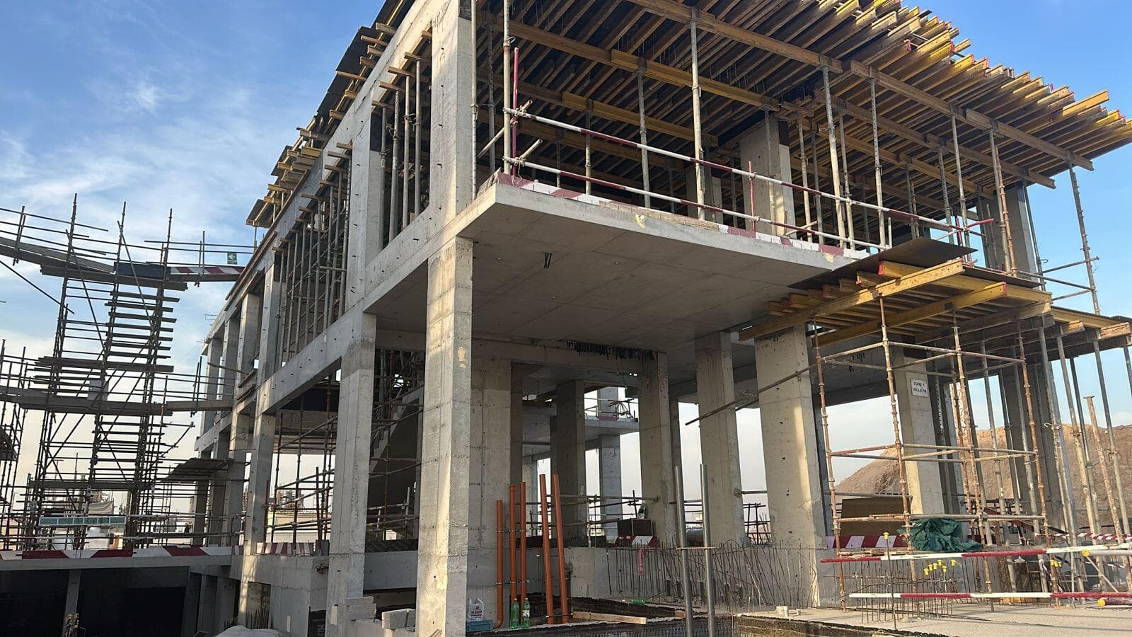 Nineteen Riviera Lagoon - Construction