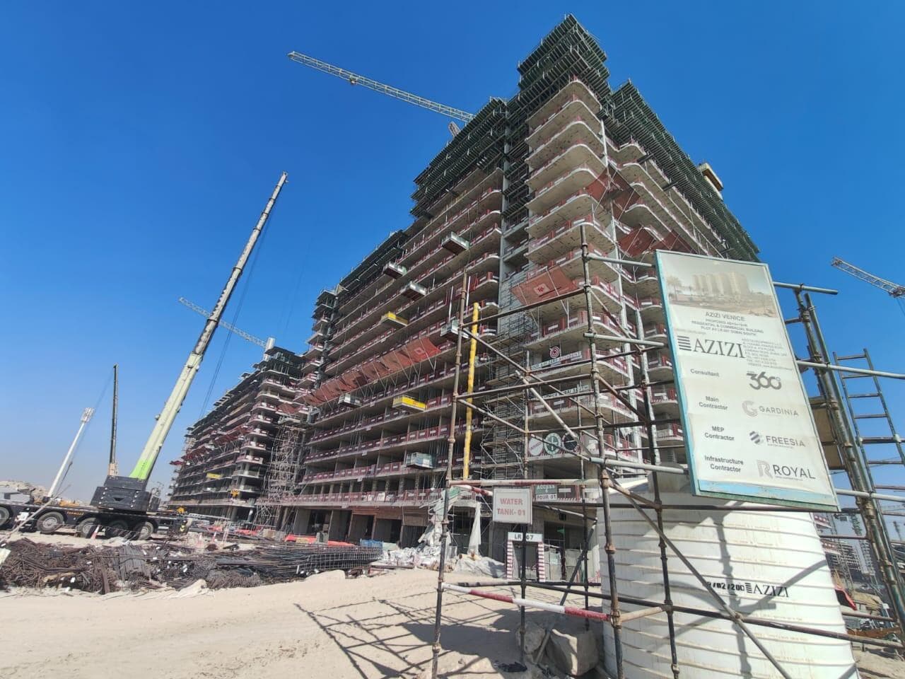 Azizi Venice 13 - Construction