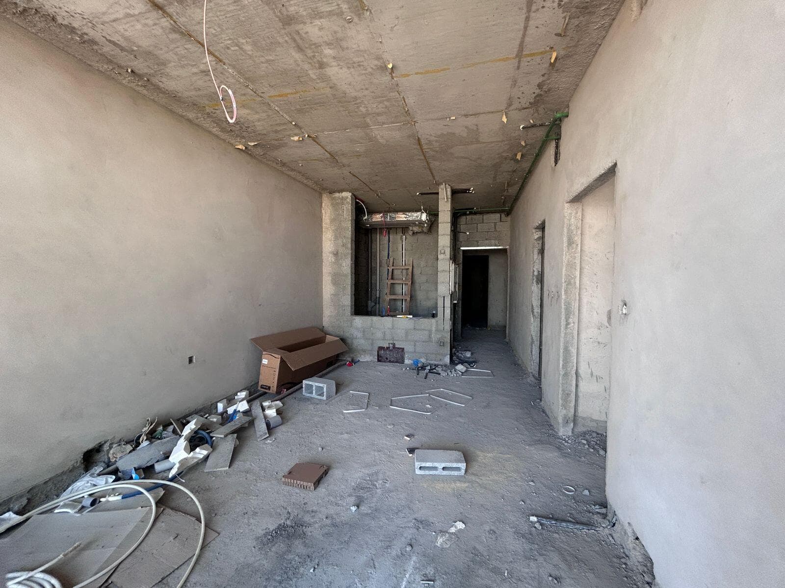 Lateral One - Construction