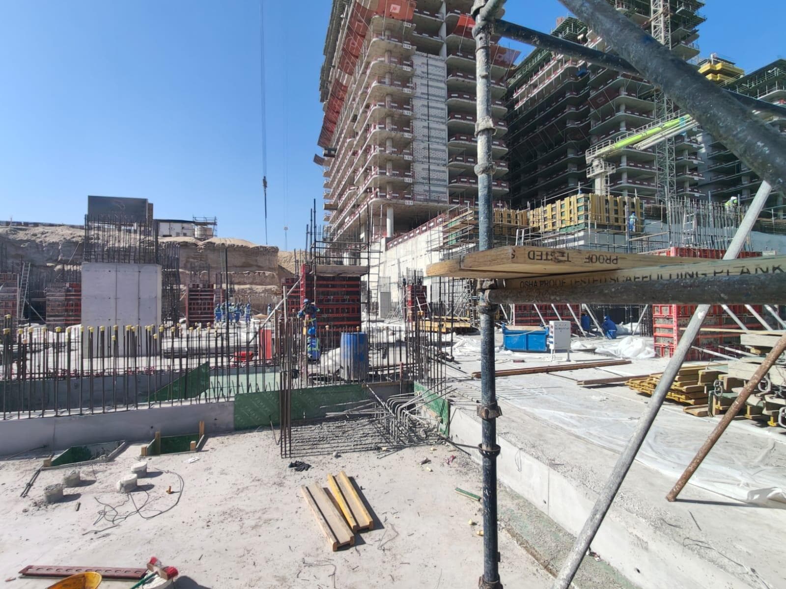 Azizi Venice 12 - Construction