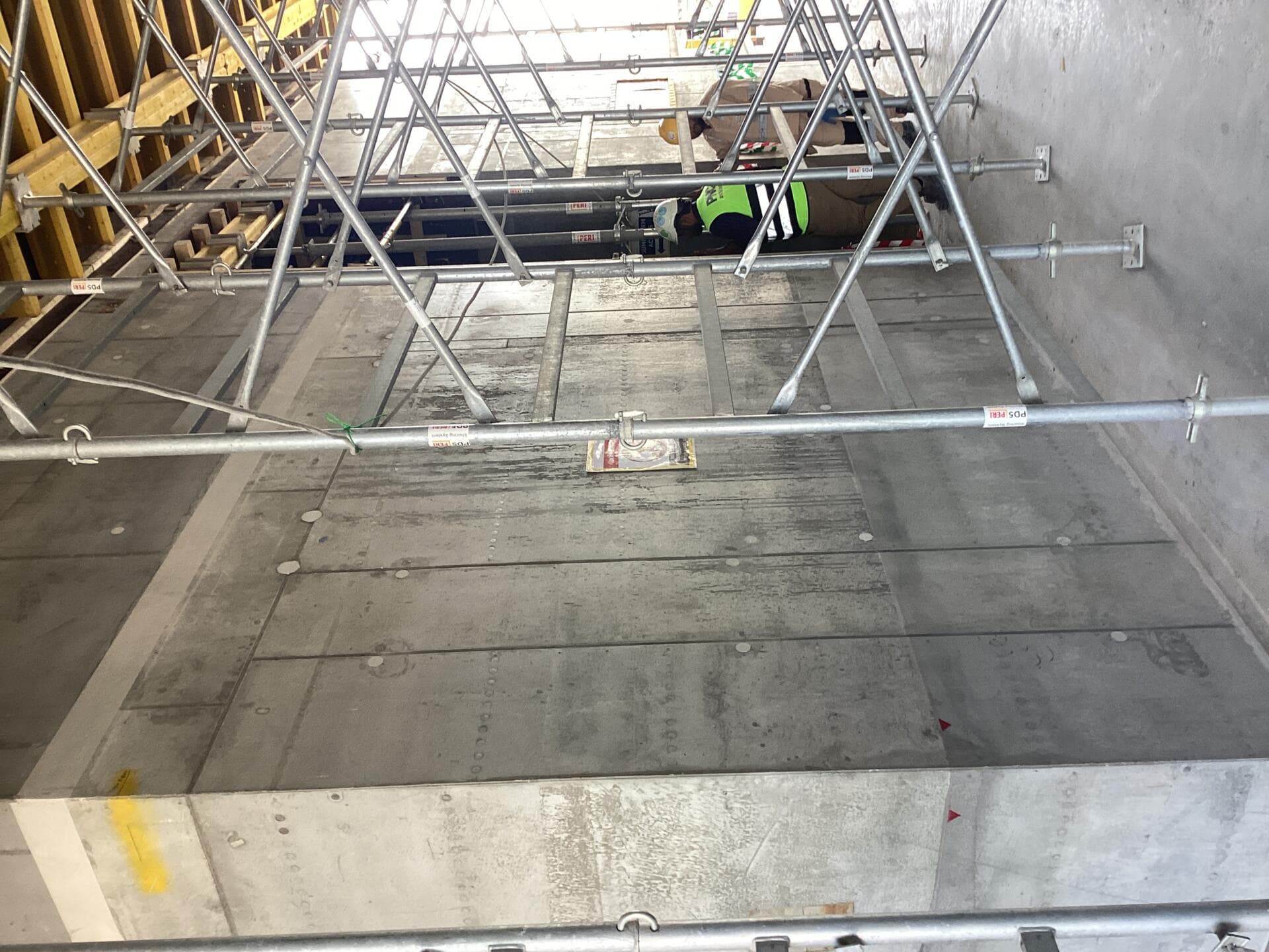 310 Riverside Crescent - Construction