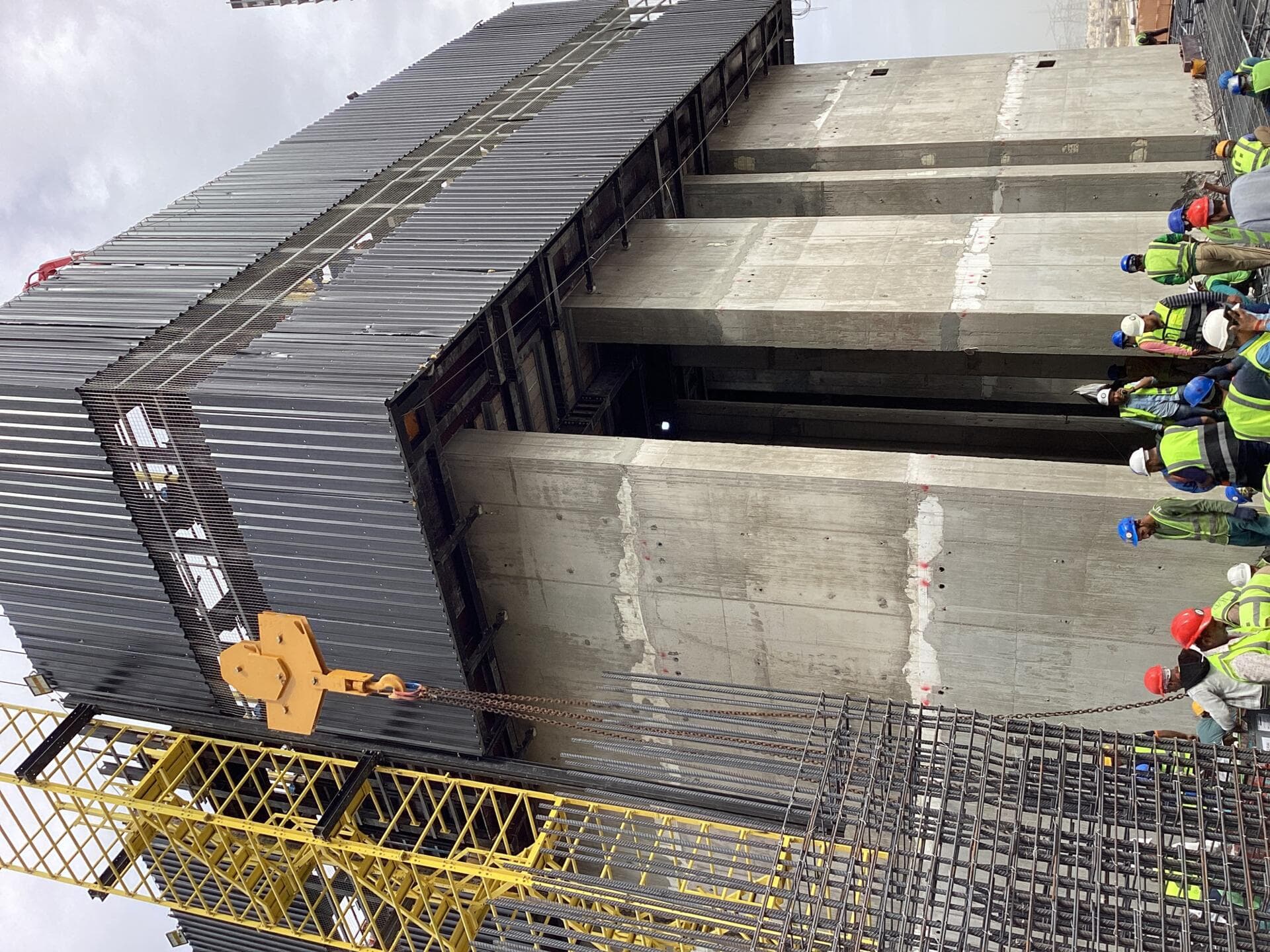 Binghatti Apex - Construction