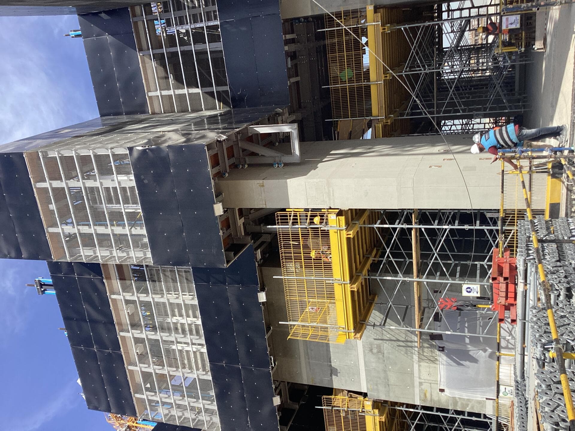 310 Riverside Crescent - Construction