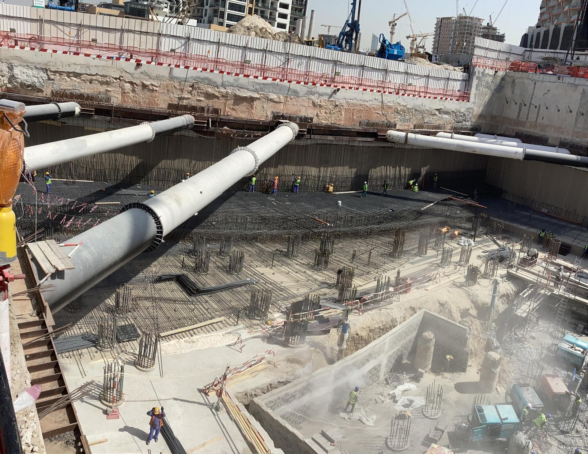 Binghatti Pinnacle - Construction