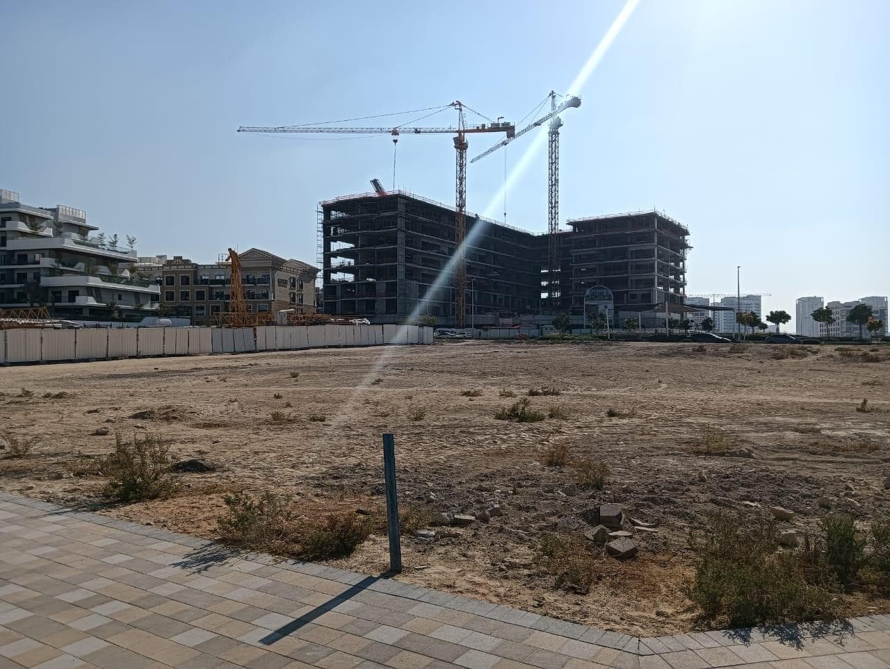 Floarea Grande - Construction