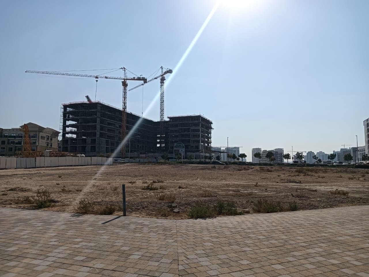 Floarea Grande - Construction