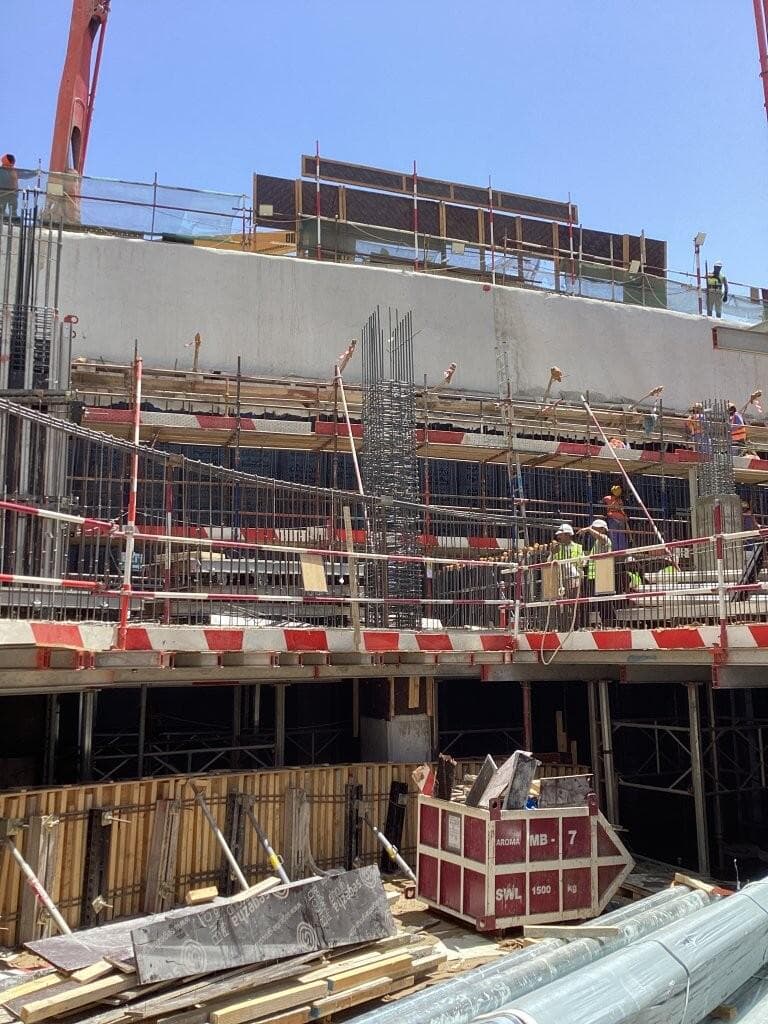 UH - Construction