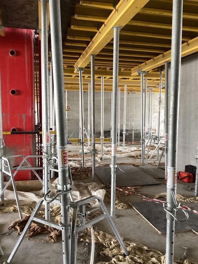 330 Riverside Crescent - Construction
