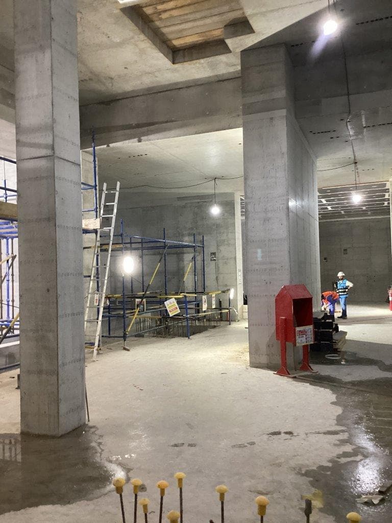 350 Riverside Crescent - Construction