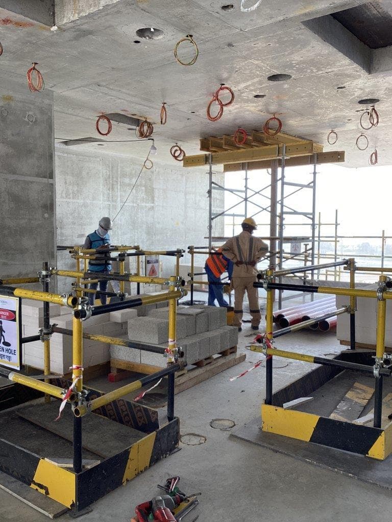 330 Riverside Crescent - Construction