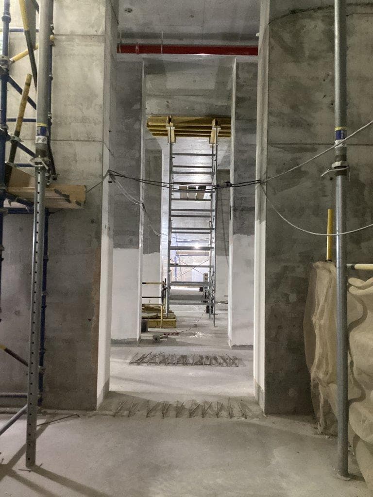 320 Riverside Crescent - Construction