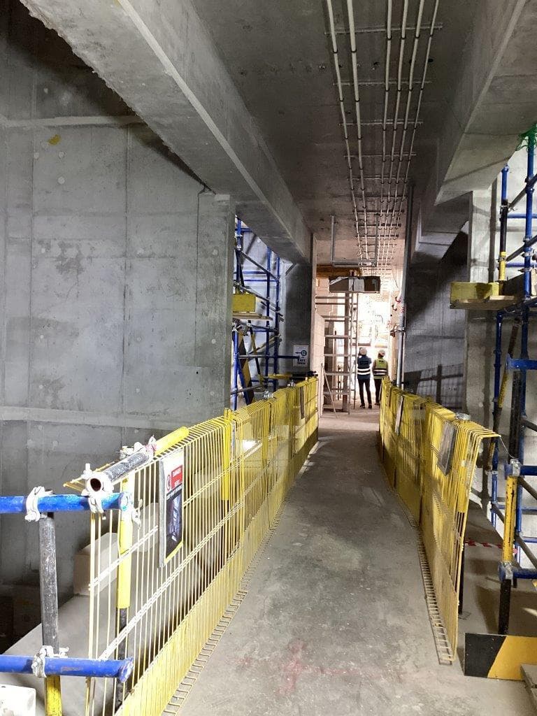 330 Riverside Crescent - Construction