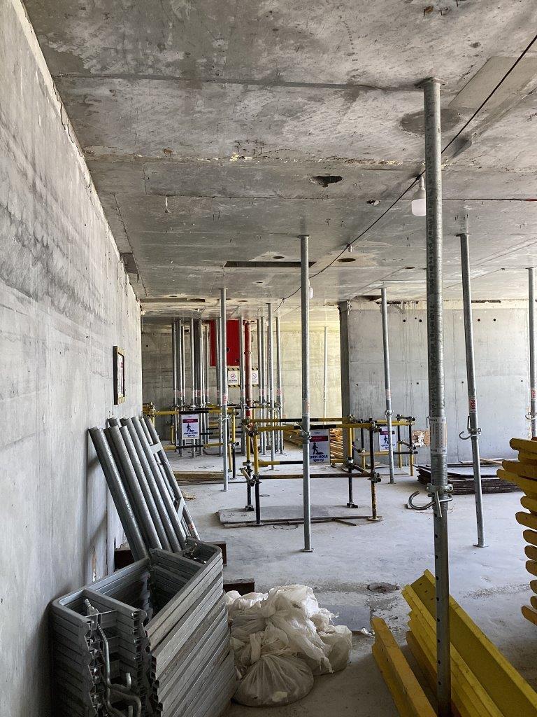 320 Riverside Crescent - Construction