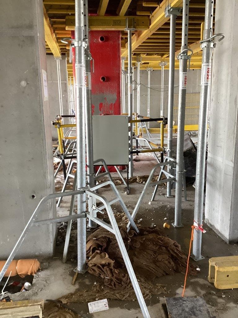 320 Riverside Crescent - Construction
