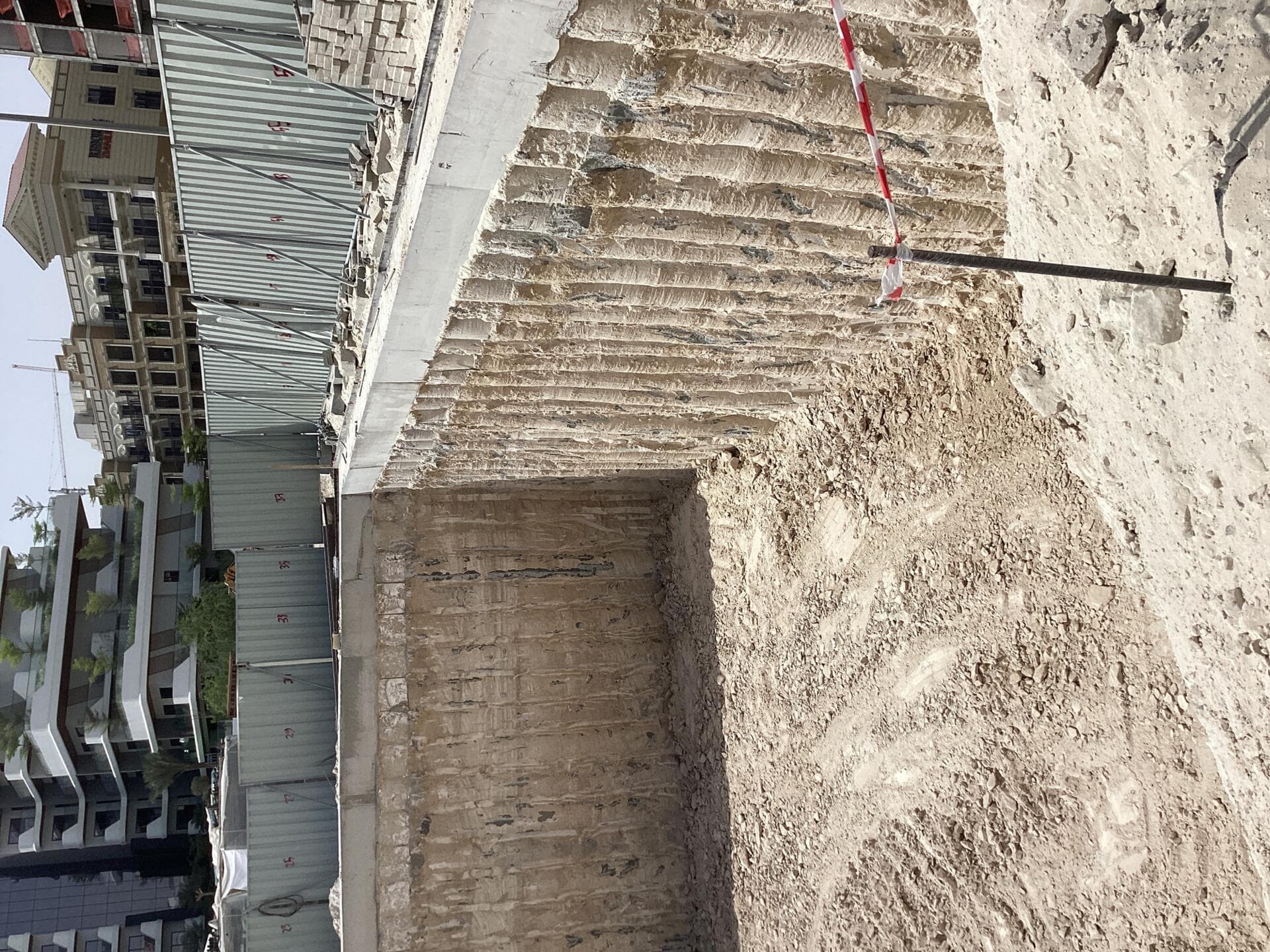 Floarea Grande - Construction