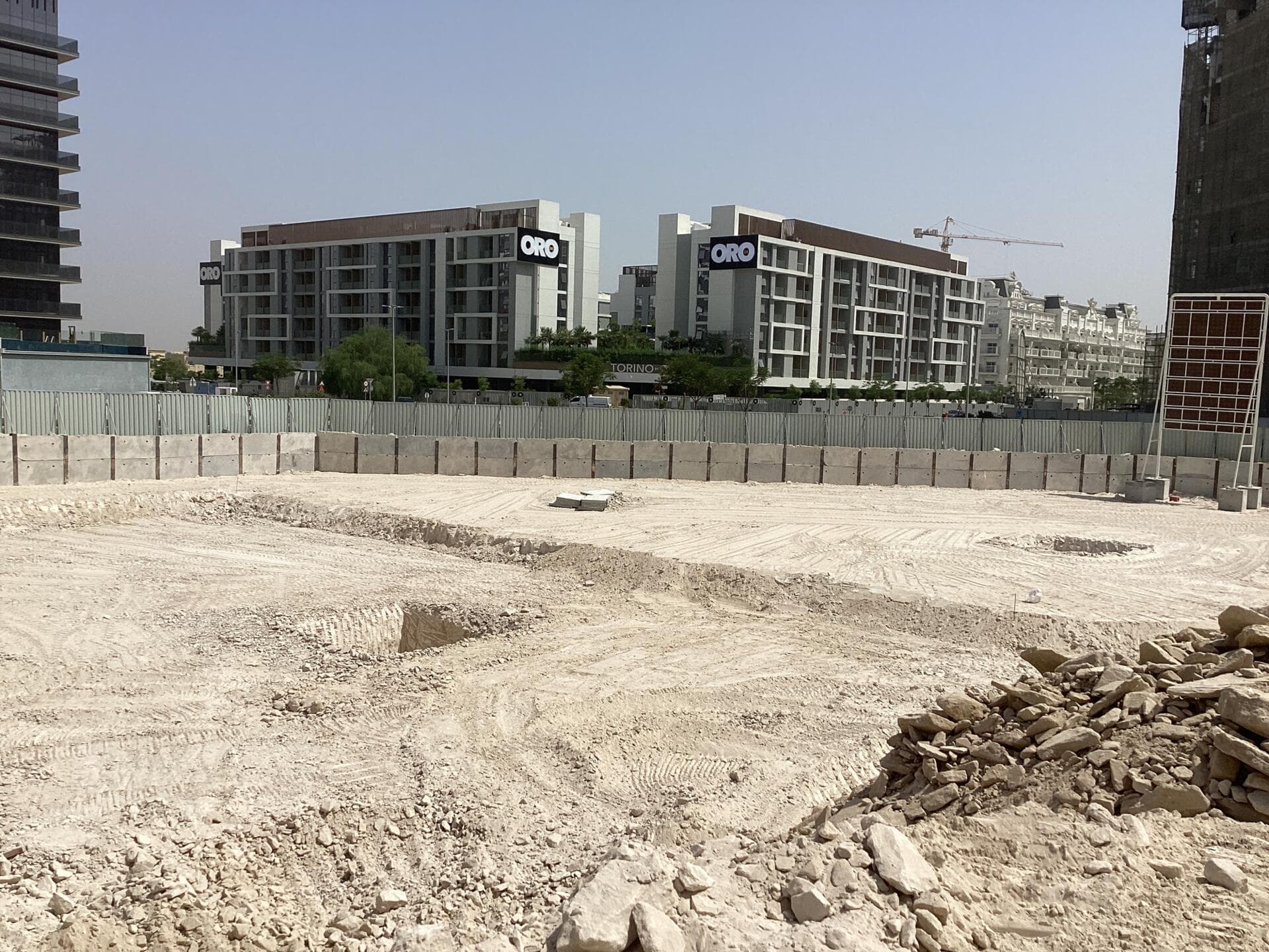 Floarea Grande - Construction
