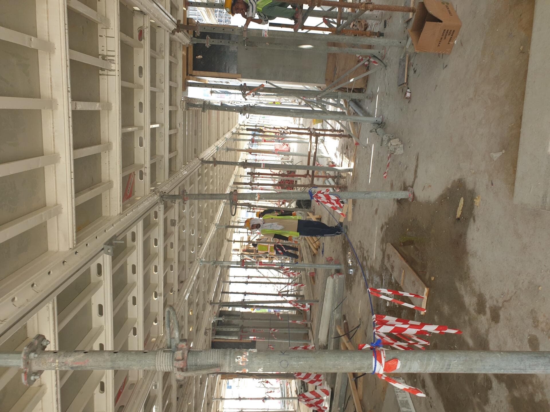 Canal Crown - Construction