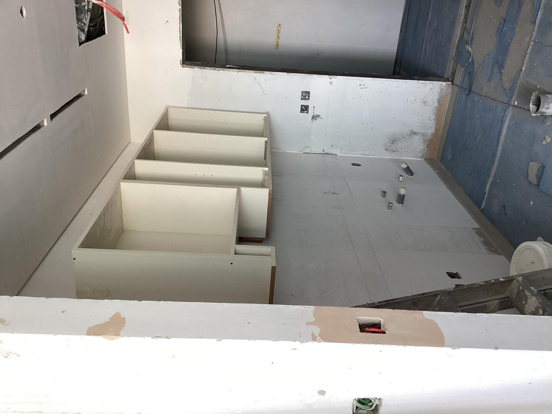Binghatti Apex - Construction