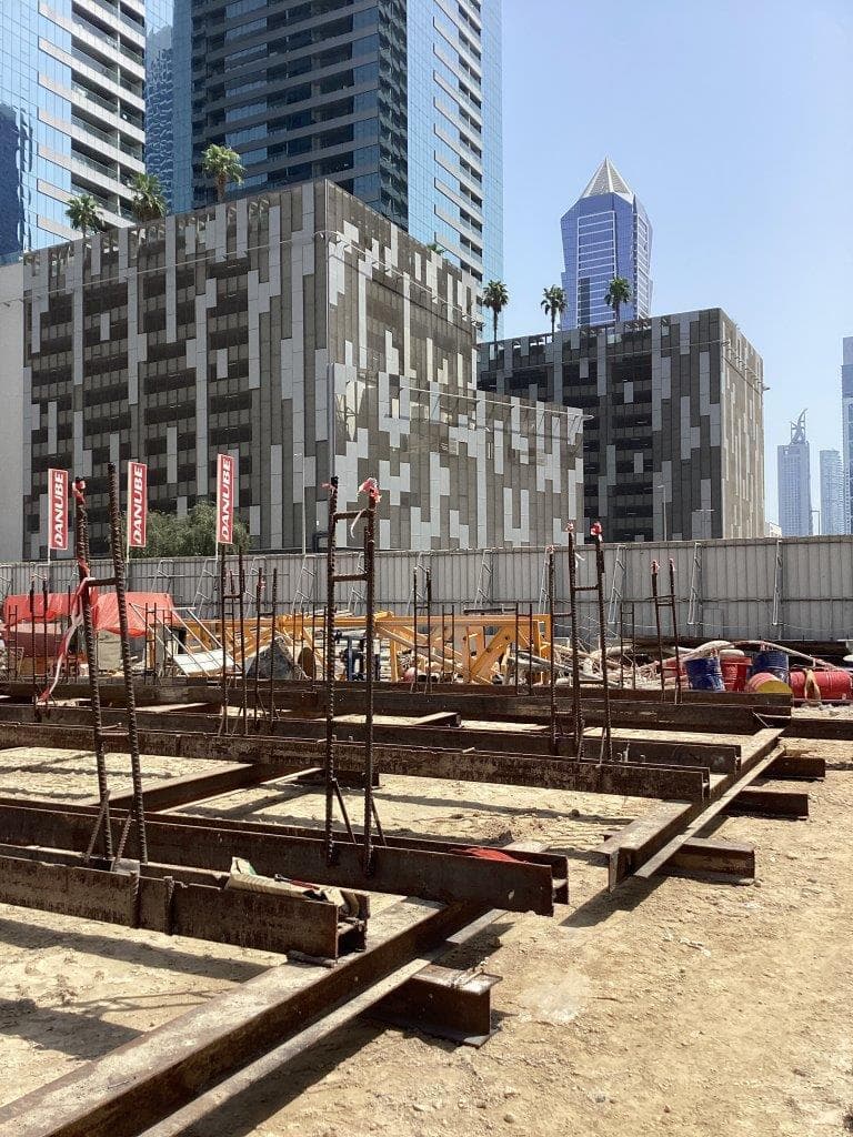 Bayz 102 - Construction