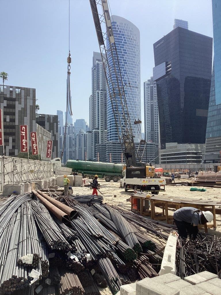 Bayz 102 - Construction