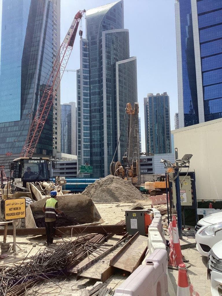 Bayz 102 - Construction