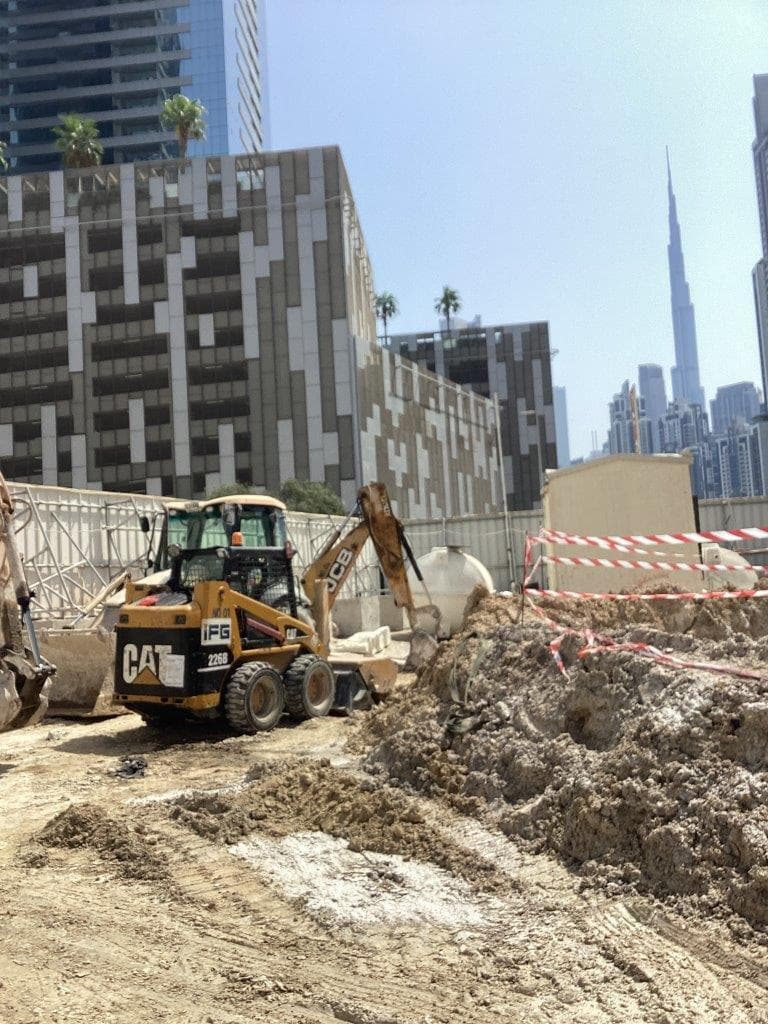 Bayz 102 - Construction