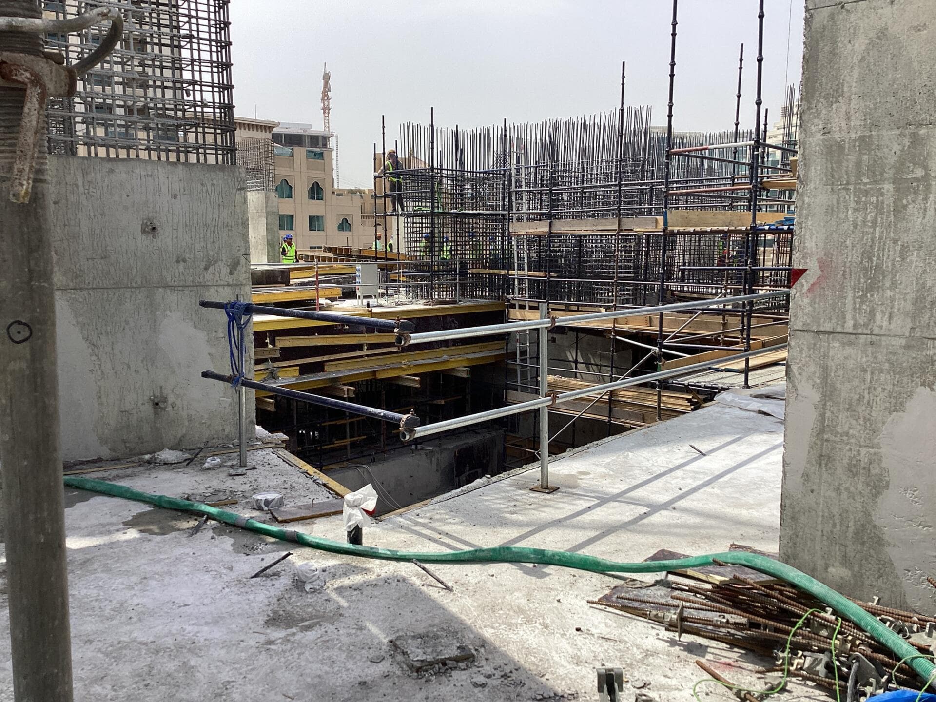 Binghatti Pinnacle - Construction
