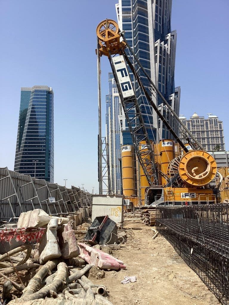 Bayz 102 - Construction