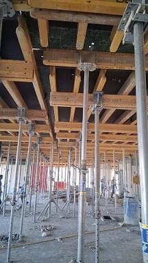 Riviera 68 - Construction