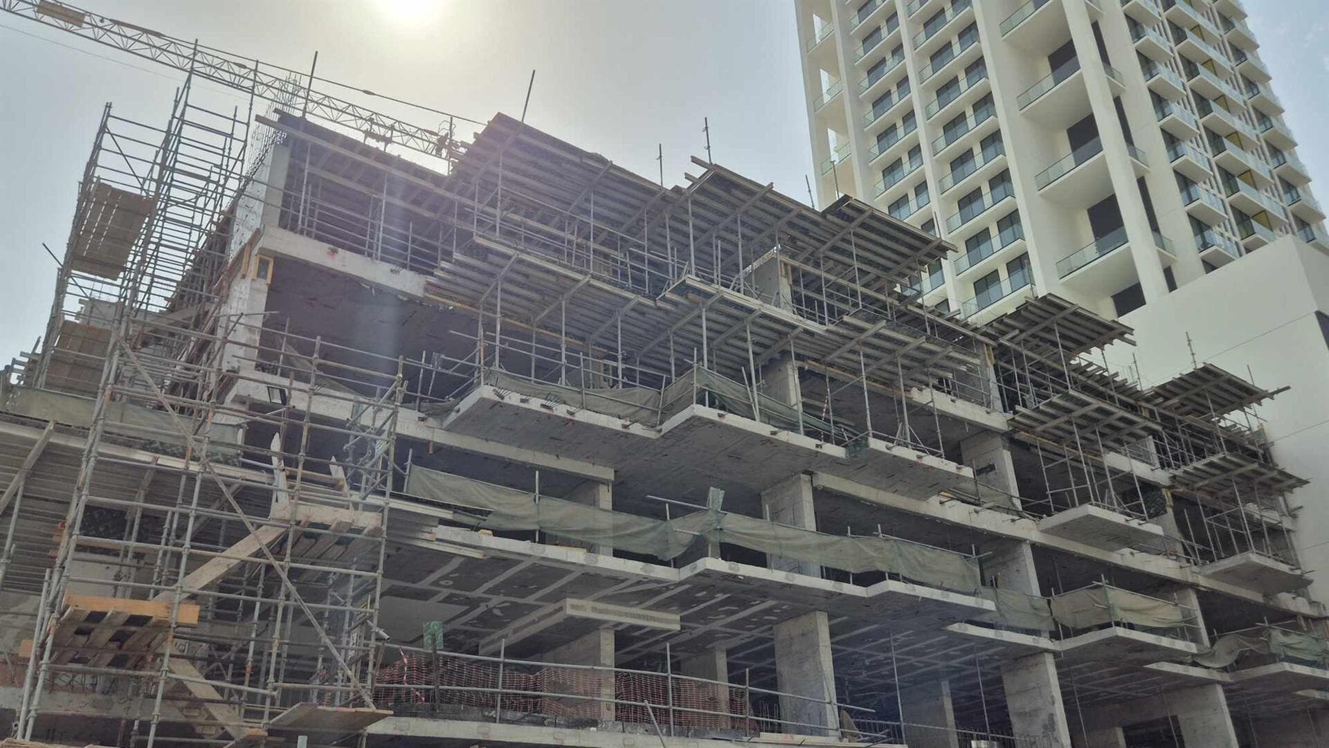 Riviera Lodge - Construction