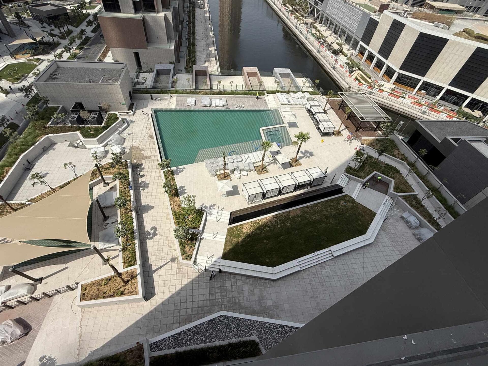Peninsula One - Construction