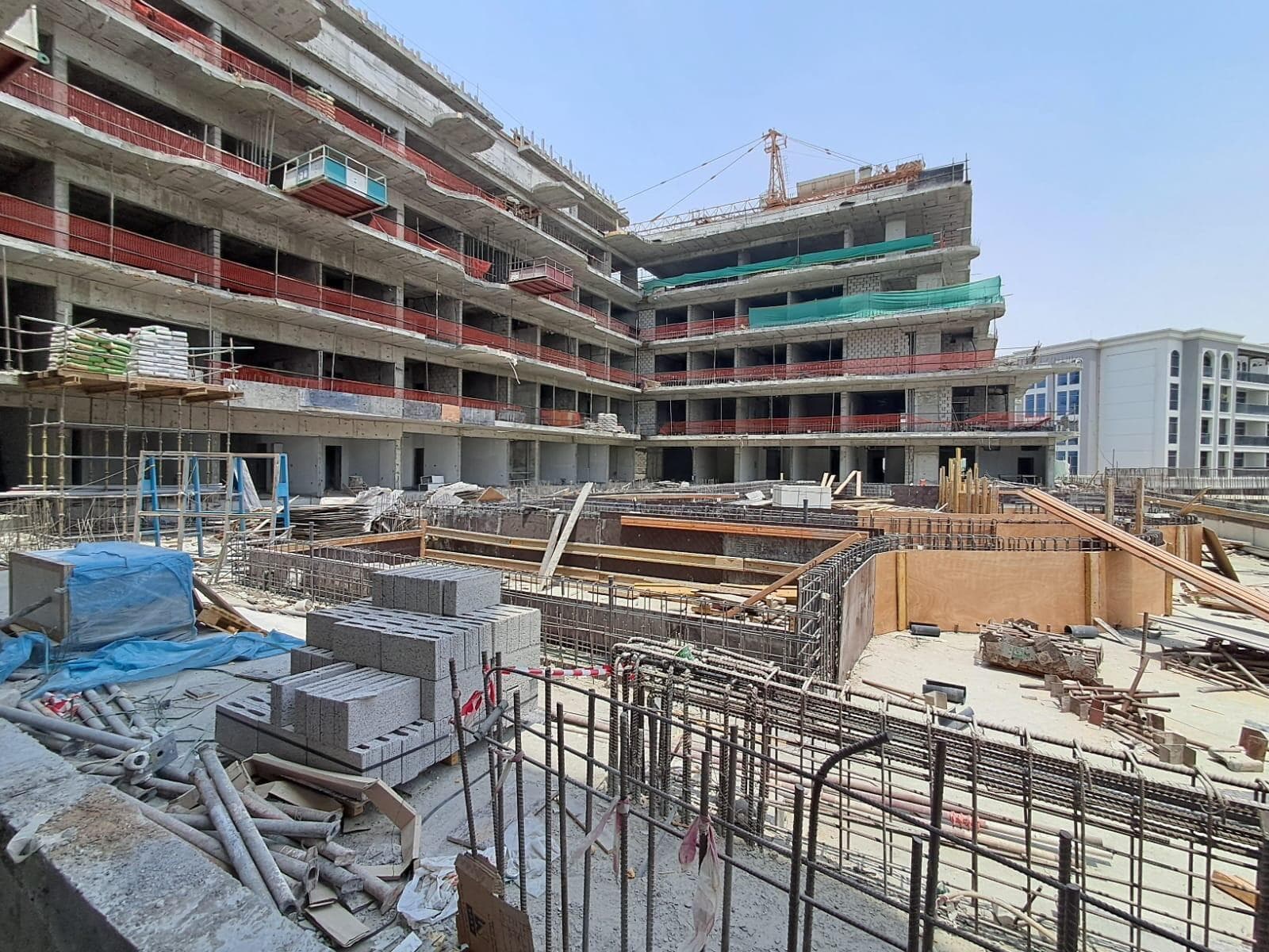 Gardens 2 - Construction