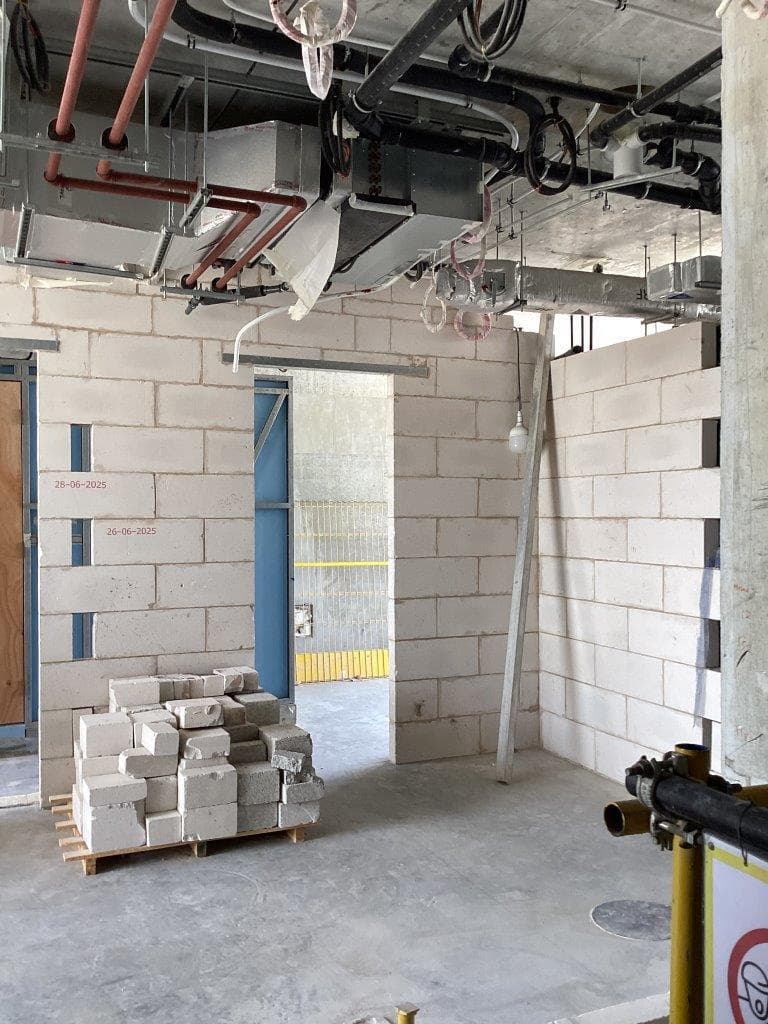 330 Riverside Crescent - Construction