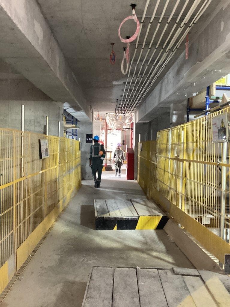 360 Riverside Crescent - Construction