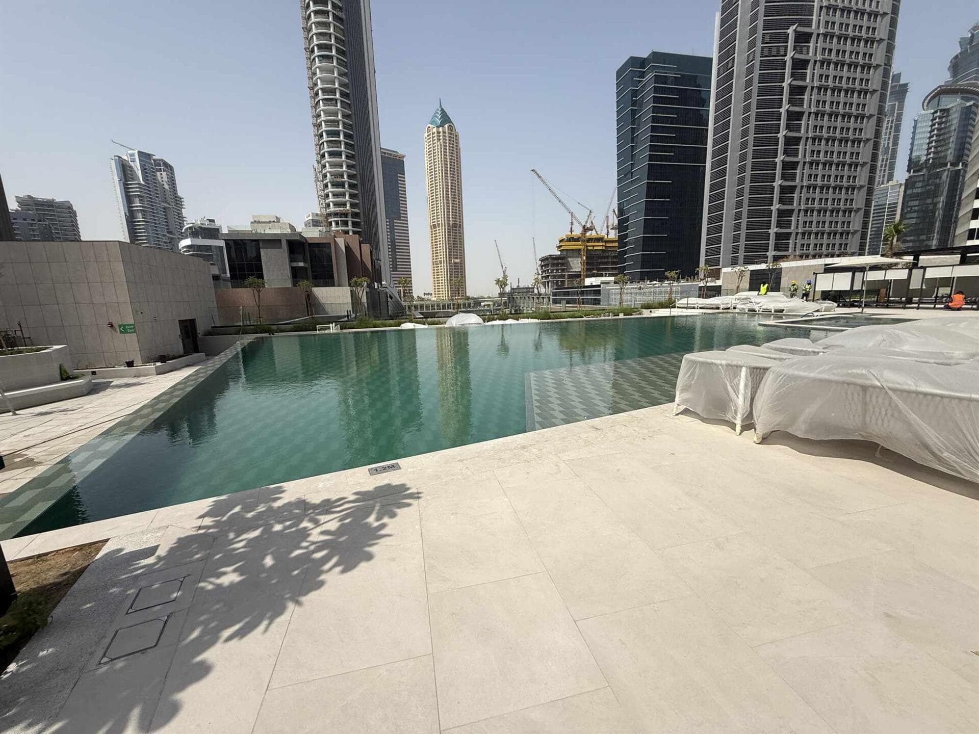 Peninsula One - Construction