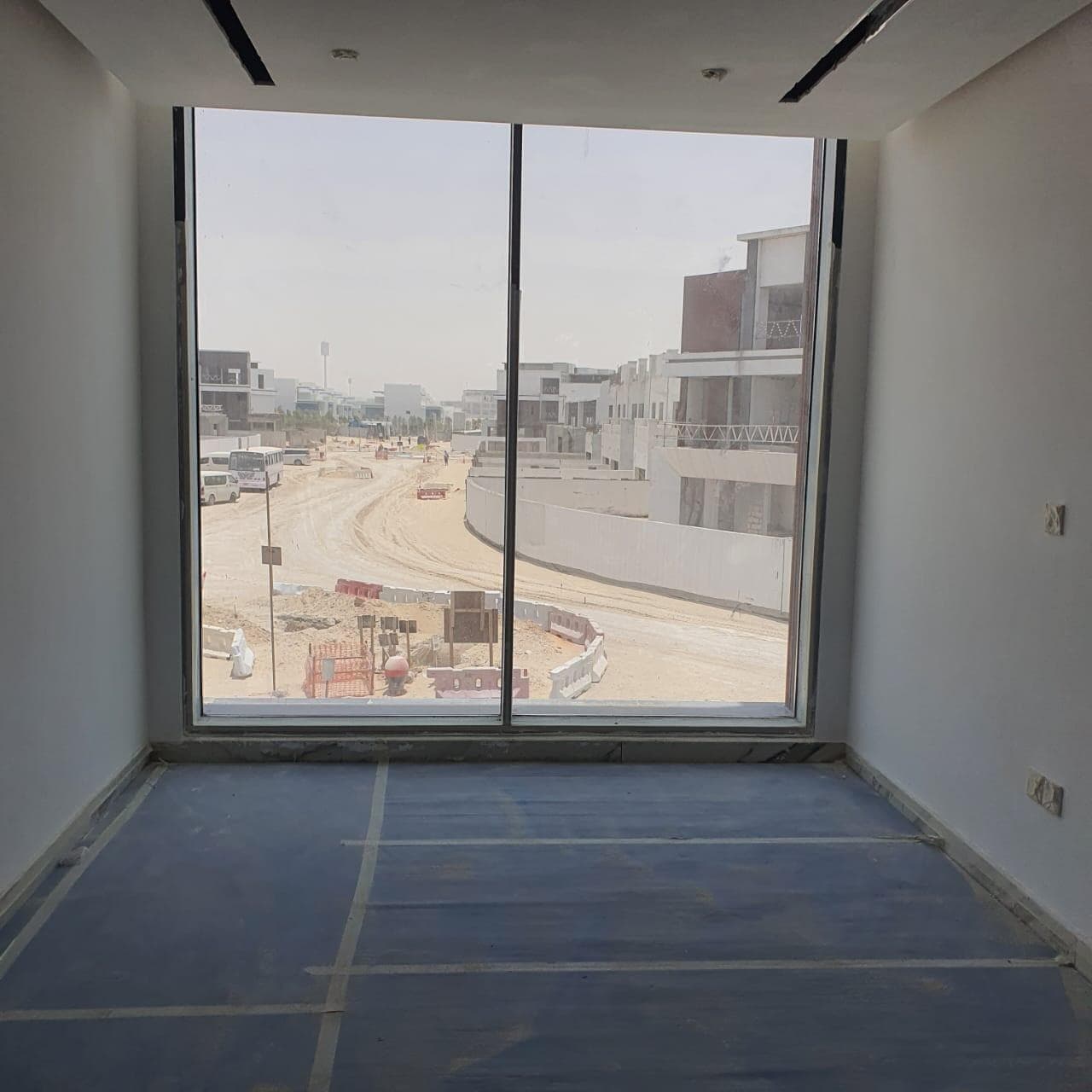 Paradise Hills - Construction