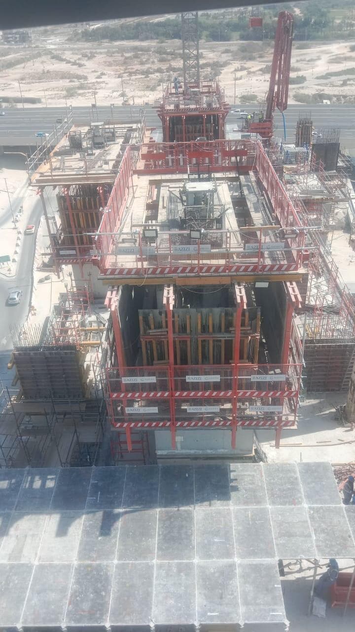 Riviera 49 - Construction