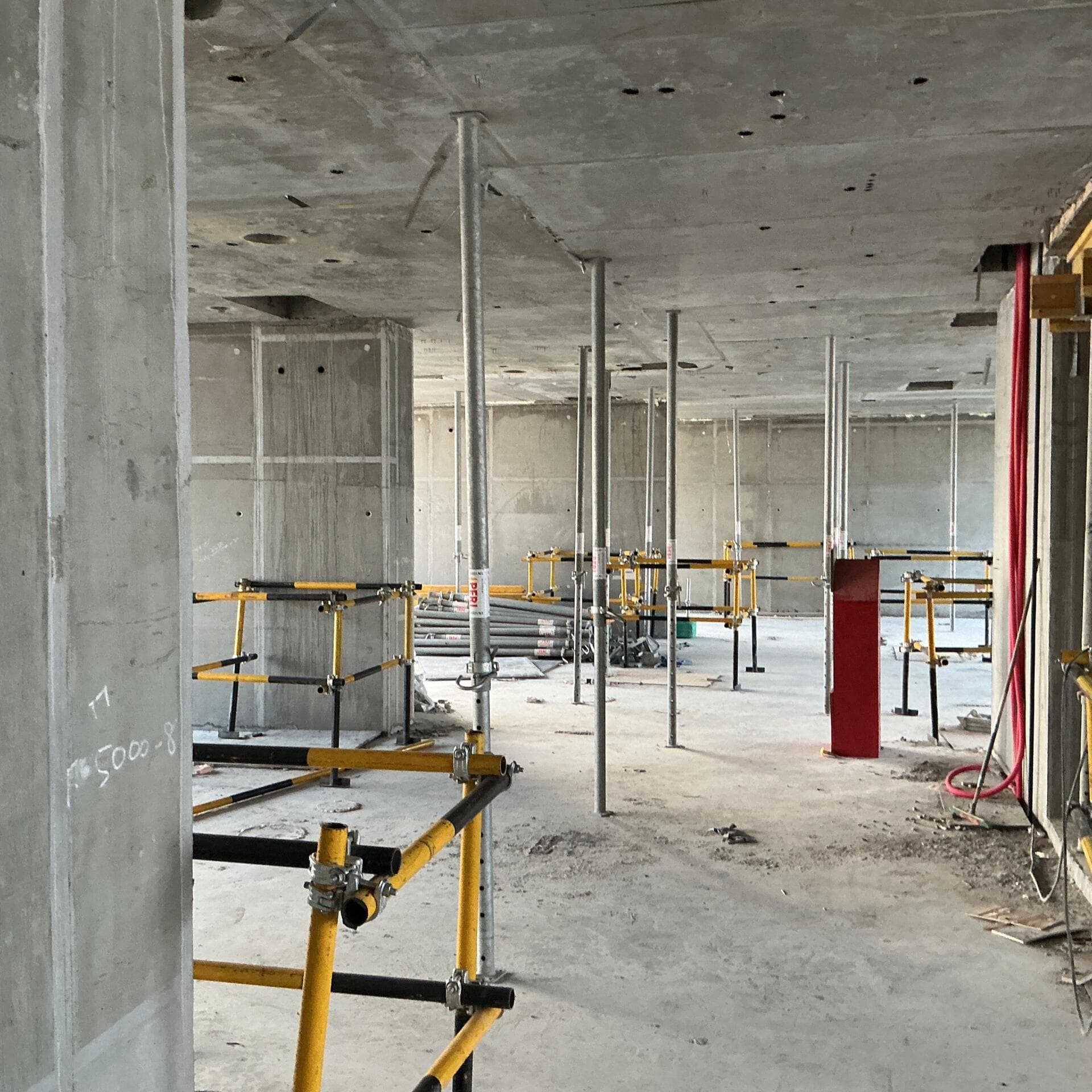 320 Riverside Crescent - Construction