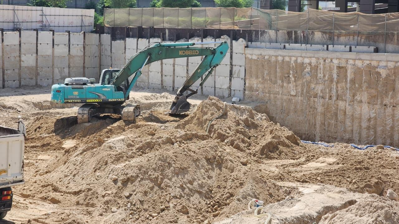 Bond Enclave - Construction