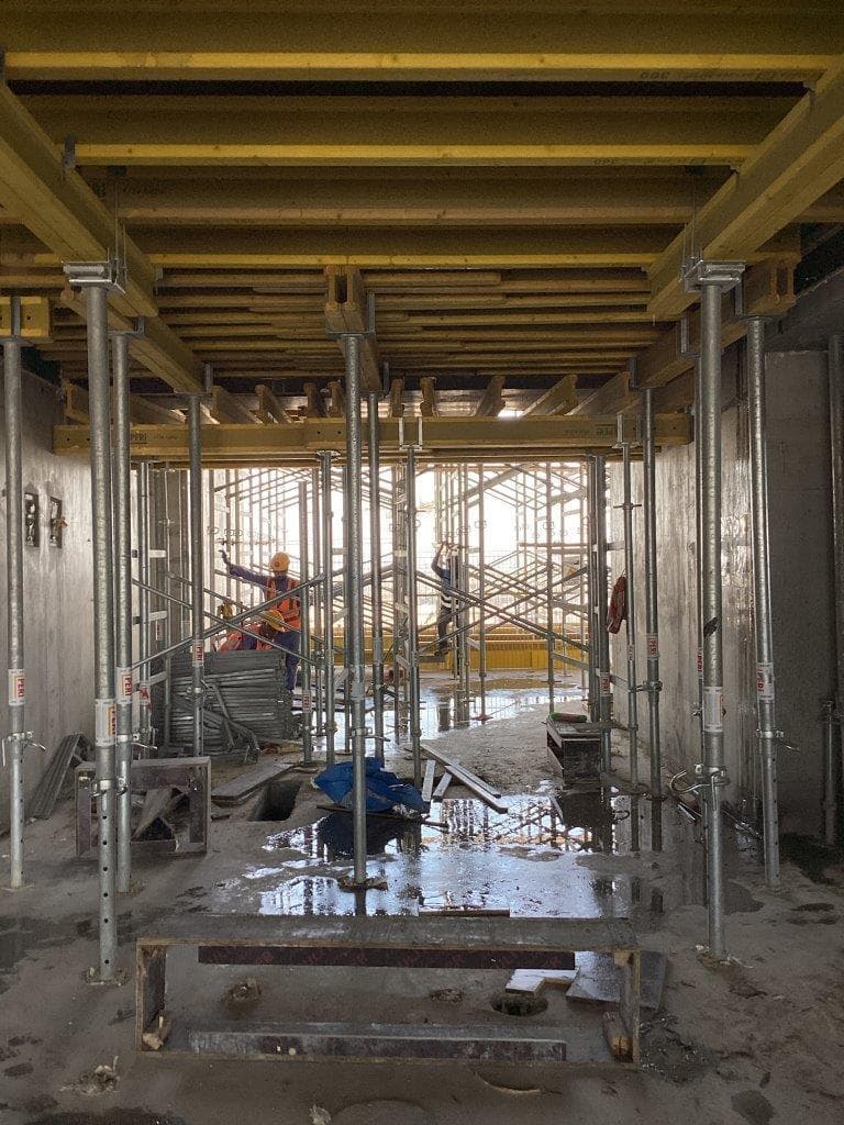 360 Riverside Crescent - Construction