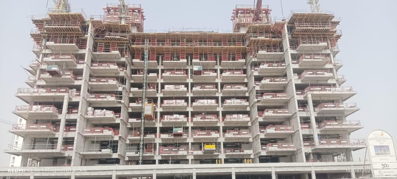 Riviera 49 - Construction