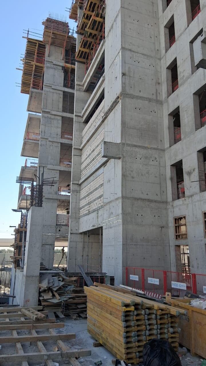 Riviera 50 - Construction