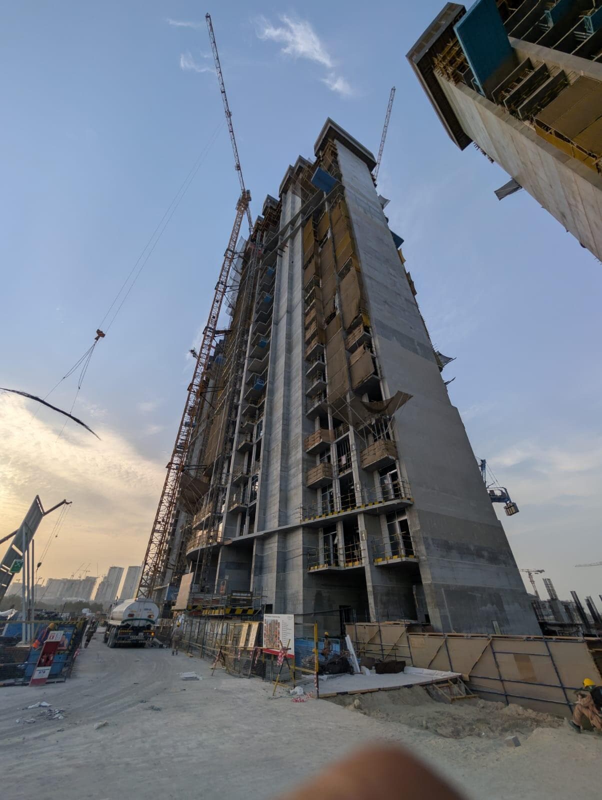 320 Riverside Crescent - Construction