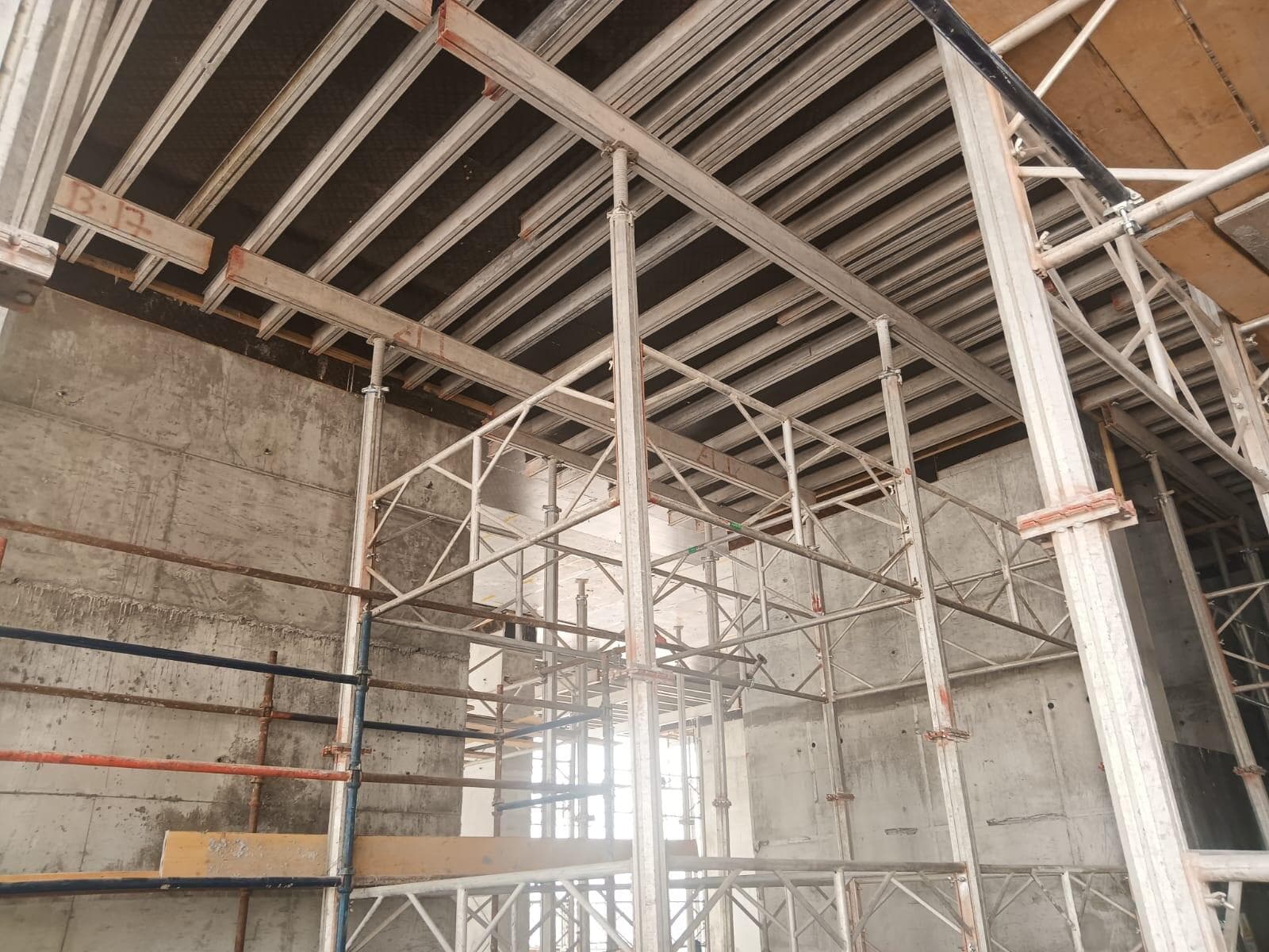 UH - Construction