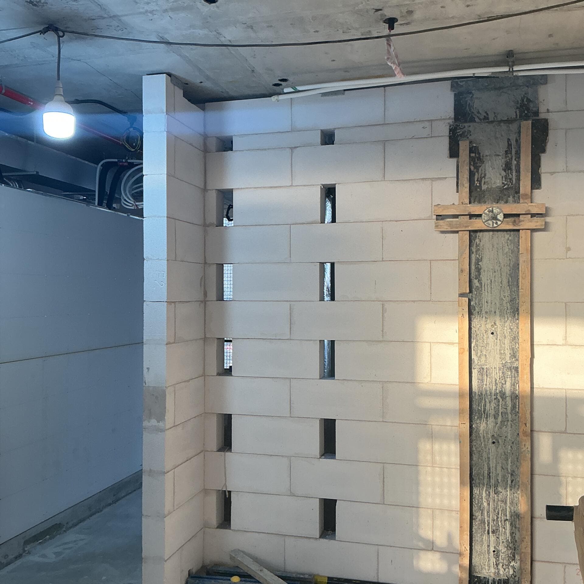350 Riverside Crescent - Construction