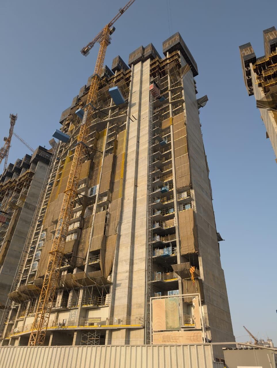 350 Riverside Crescent - Construction