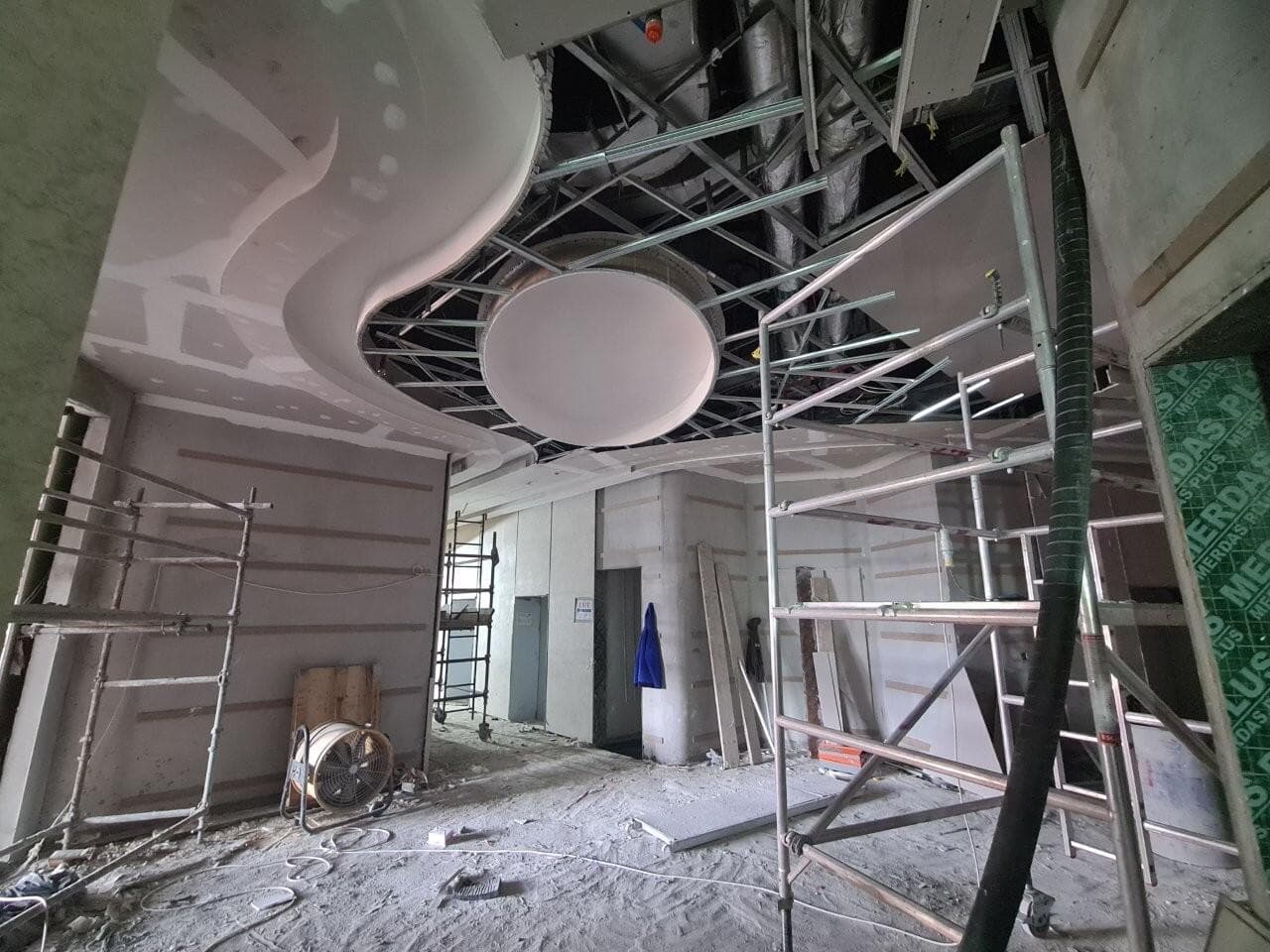 Tria - Construction