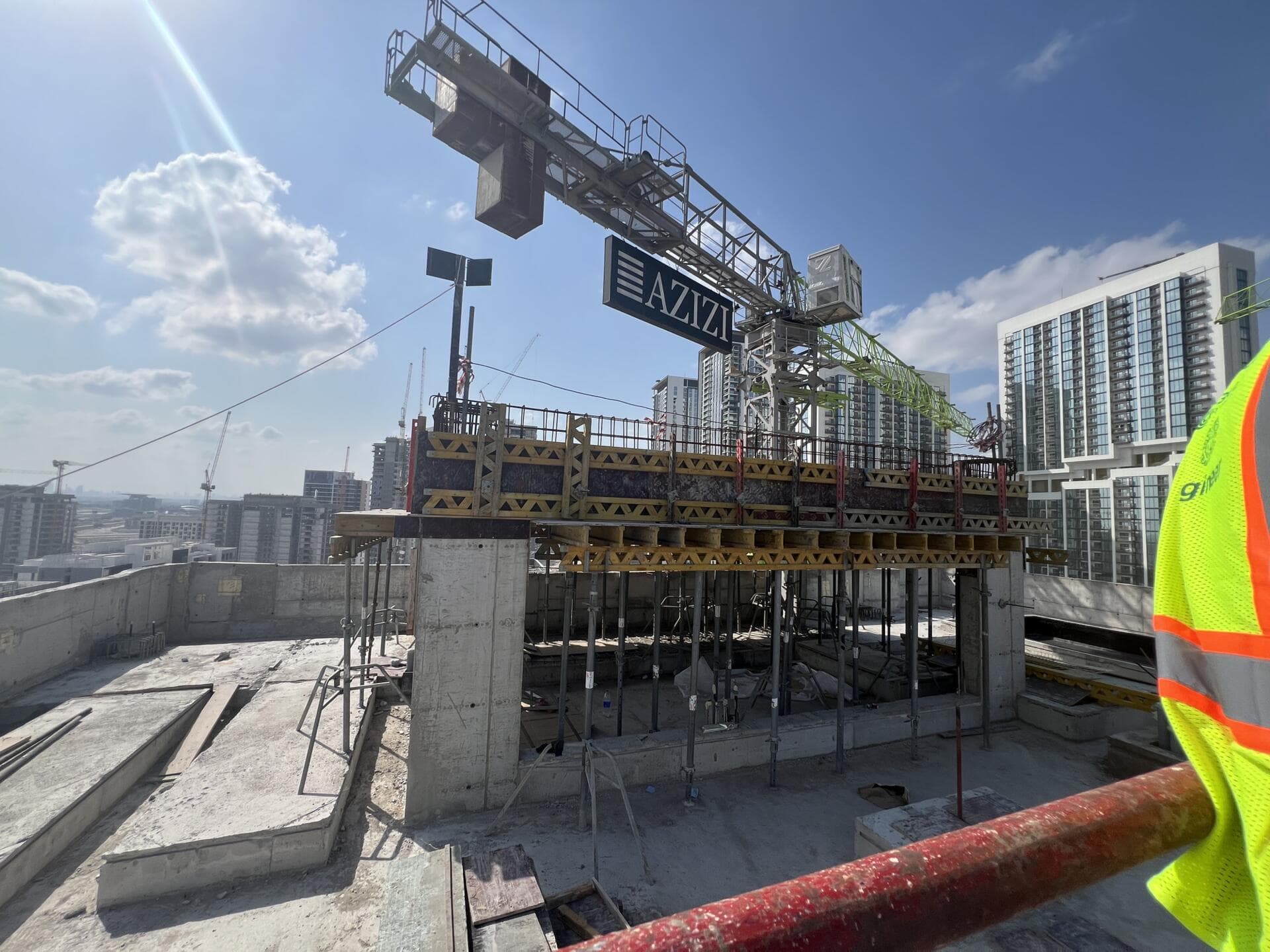 Azizi Riviera 53 - Construction