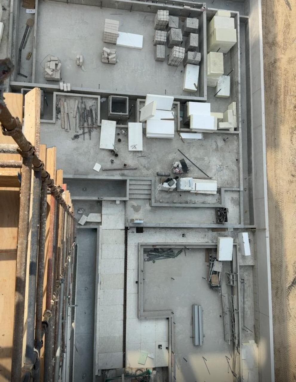 Riviera 64 - Construction